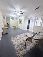 7418 Meadow Cliff St in San Antonio, TX - Foto de edificio - Building Photo