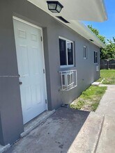 1283 NE 109th St in Miami, FL - Foto de edificio - Building Photo