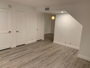 41 Harkness Ave, Unit Bedroom #1 Master in Pasadena, CA - Foto de edificio - Building Photo