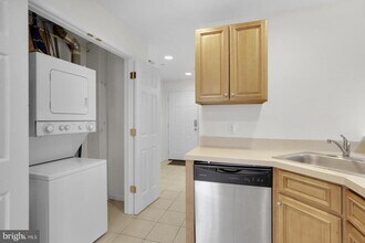 1526 Brown St in Philadelphia, PA - Building Photo - Building Photo
