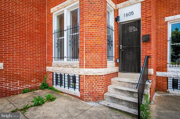 1605 Clifton Ave in Baltimore, MD - Building Photo