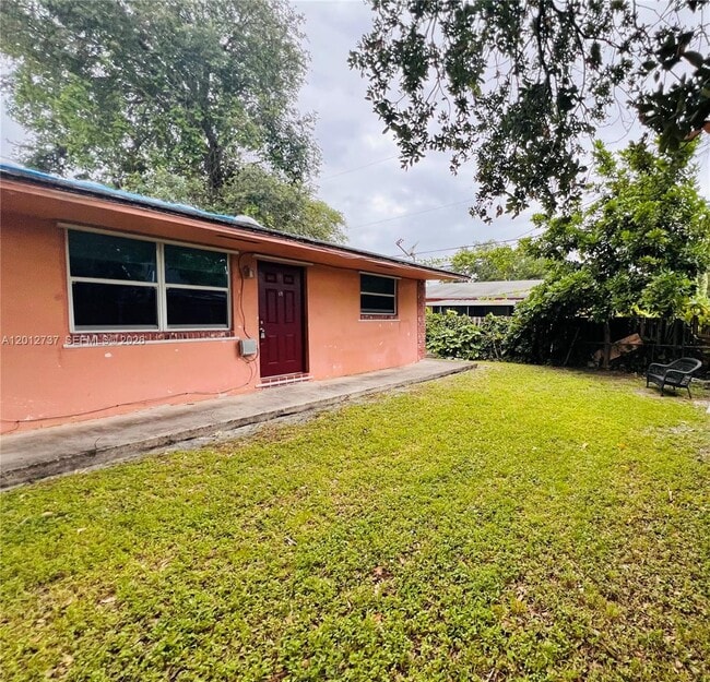 6143 SW 33rd St in Miramar, FL - Building Photo - Building Photo