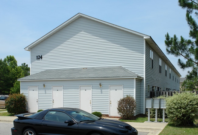 124 Ridgeway Dr in Fayetteville, NC - Building Photo - Building Photo