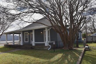 900 W Chestnut St in Denison, TX - Building Photo - Building Photo