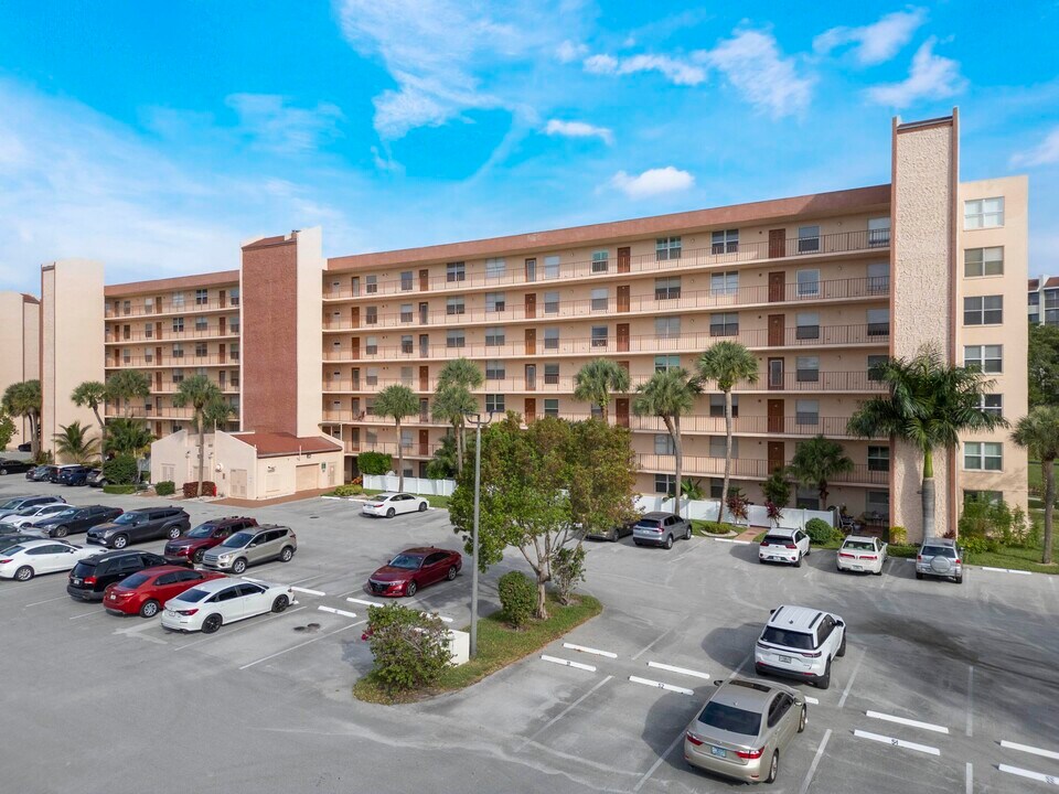 14527 Bonaire Blvd in Delray Beach, FL - Building Photo