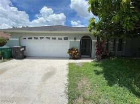 919 SE 21st Ln in Cape Coral, FL - Building Photo
