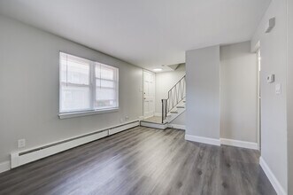 20 Howard St, Unit 9C in East Hartford, CT - Foto de edificio - Building Photo