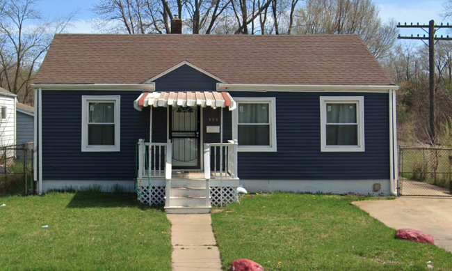 property at 899 Ohio St
