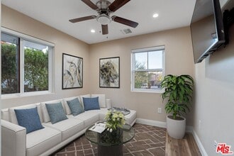 22520 Ballinger St in Chatsworth, CA - Building Photo - Building Photo