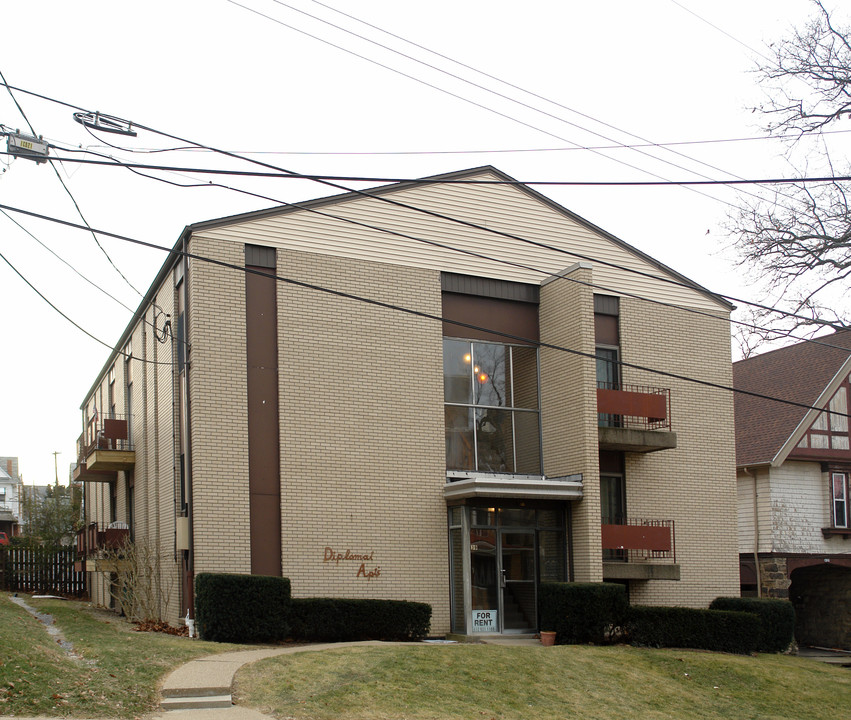 Diplomat Apartments in Pittsburgh, PA - Building Photo