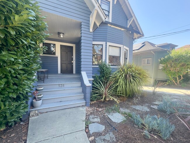 538 Chetwood St in Oakland, CA - Foto de edificio - Building Photo