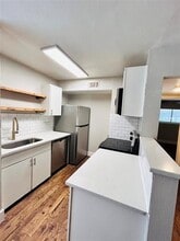 2211 S Vernon Ave in Dallas, TX - Foto de edificio - Building Photo