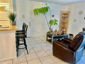9360 S Belfort Cir in Tamarac, FL - Building Photo - Building Photo
