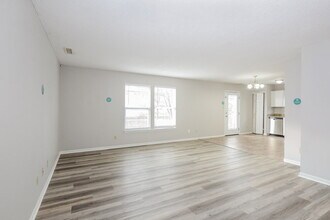 6812 Everbloom Ln in Indianapolis, IN - Foto de edificio - Building Photo