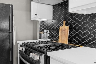 823 Hickory St in Rockdale, TX - Building Photo - Building Photo