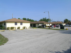 3410 Lynwood Dr in Lake Worth, FL - Building Photo - Building Photo