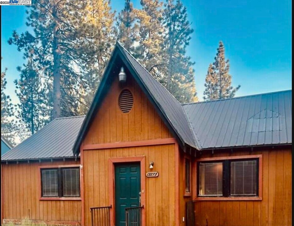 13273 Sierra Dr W in Truckee, CA - Building Photo