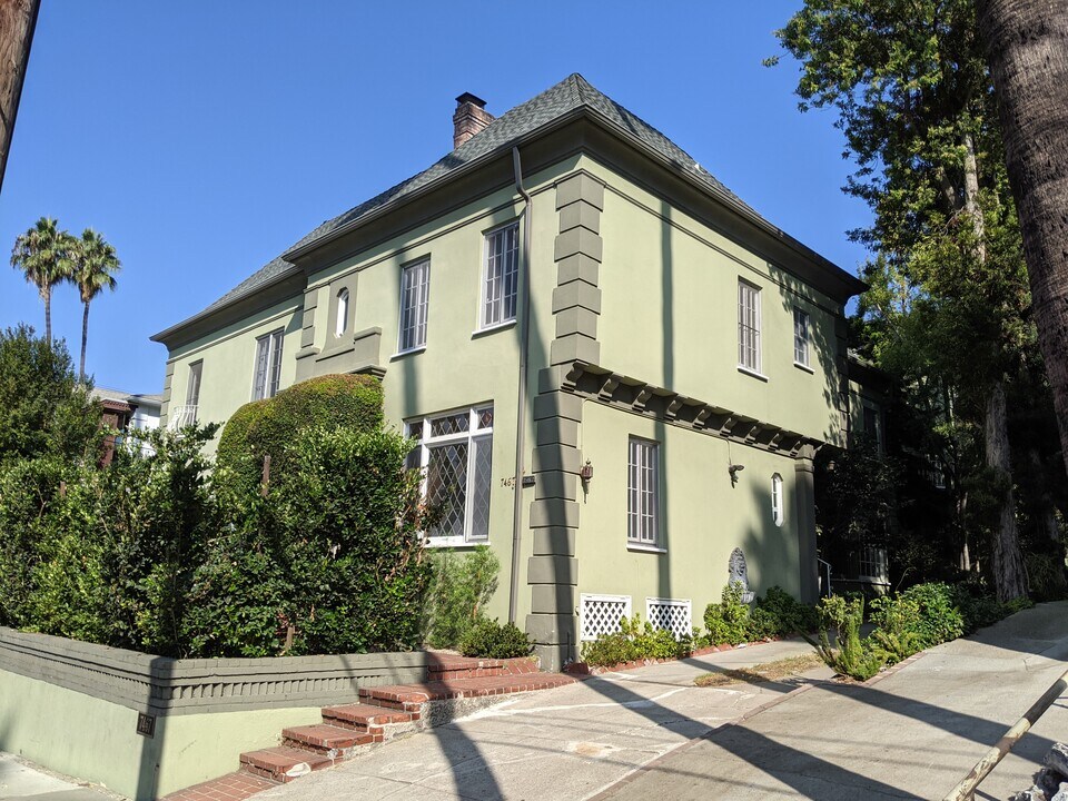 7467 Hollywood Blvd in Los Angeles, CA - Building Photo