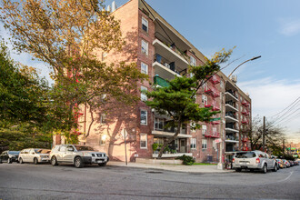 Karen Gardens Apartment in Elmhurst, NY - Building Photo - Building Photo