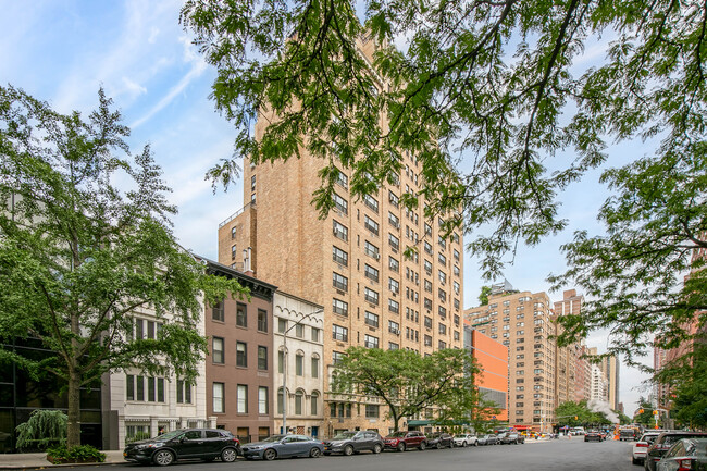 245 E 72nd St in New York, NY - Foto de edificio - Building Photo