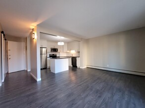 8604 Gateway Blvd NW in Edmonton, AB - Building Photo - Building Photo