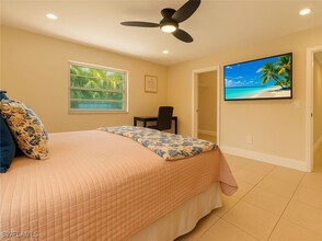 2250 Poinciana St in Naples, FL - Building Photo - Building Photo