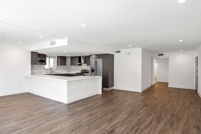 11811 Dorothy St in Los Angeles, CA - Building Photo - Building Photo