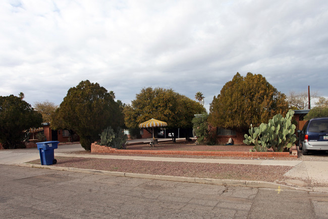 2525-2533 E Edison St in Tucson, AZ - Foto de edificio - Building Photo