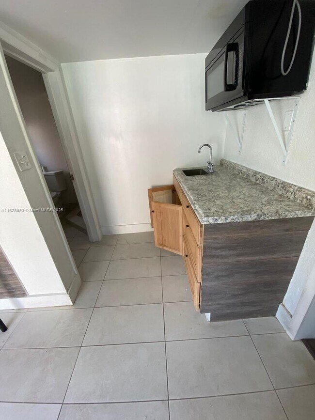 1937 Taylor St in Hollywood, FL - Building Photo - Building Photo
