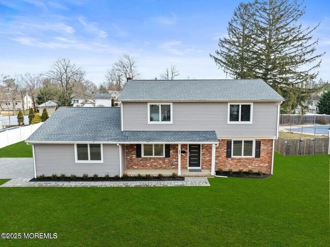 property at 1 Robin Dr