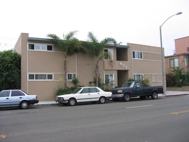 Balboa Boulevard Apartments in Newport Beach, CA - Foto de edificio - Building Photo