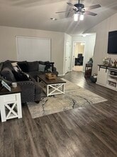 329 Colton St in Huntsville, AR - Building Photo - Building Photo