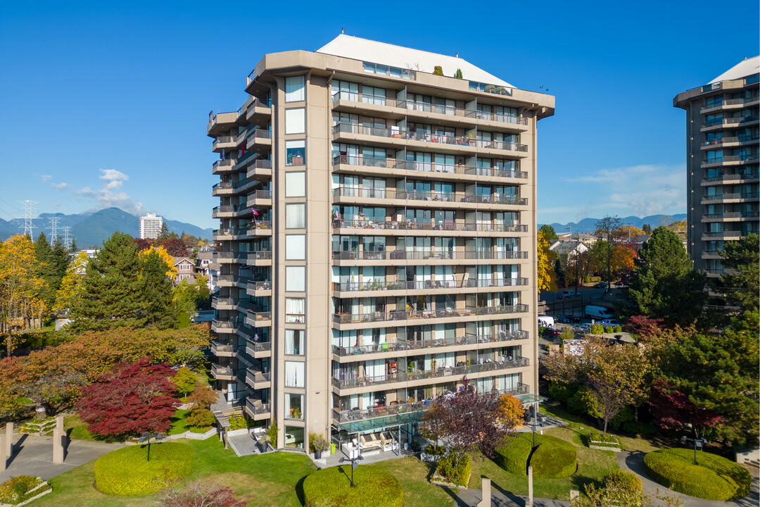 Boundary View in Burnaby, BC - Building Photo