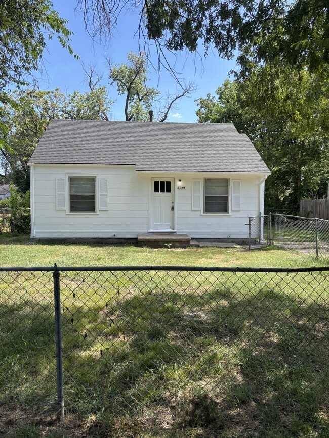 property at 1729 E Looman St