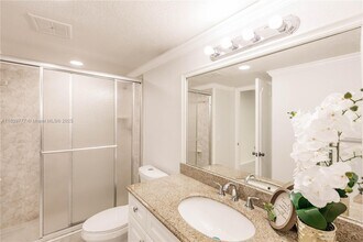 4152 Inverrary Dr in Lauderhill, FL - Building Photo - Building Photo
