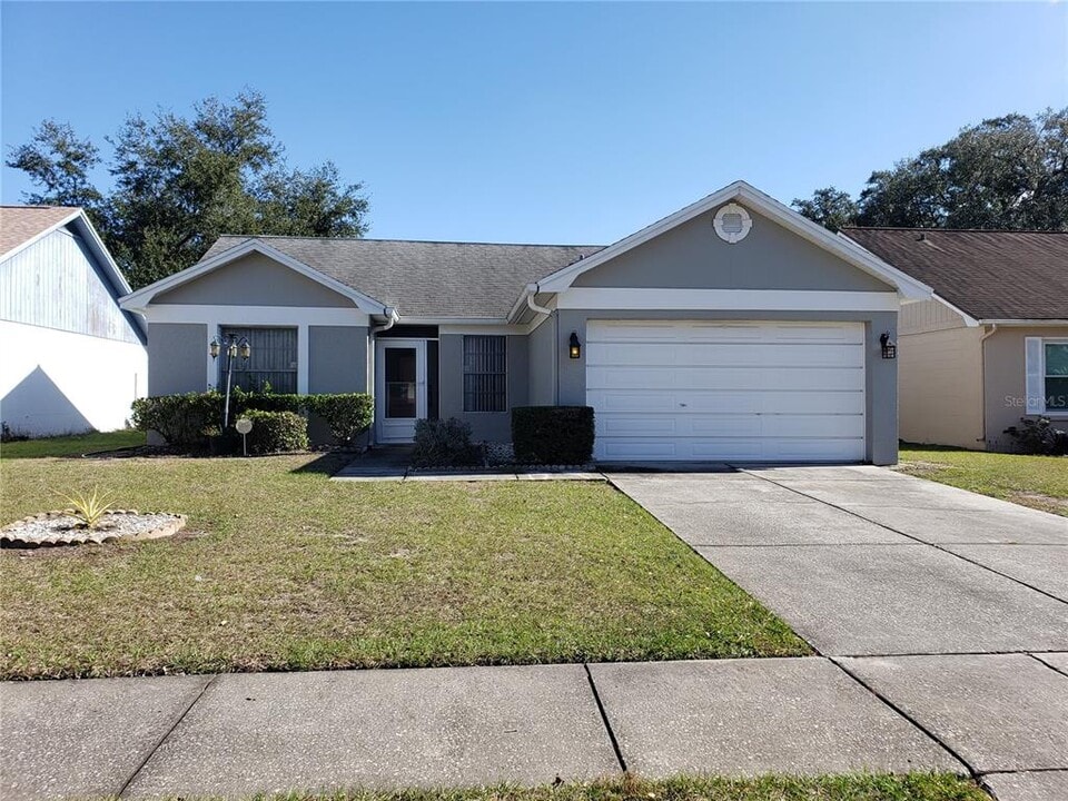 2020 Rudder Dr in Valrico, FL - Building Photo