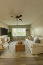 Woodside Apartments in Los Angeles, CA - Building Photo - Building Photo