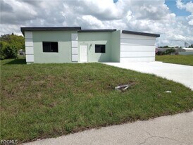 423 Canyon Dr S in Lehigh Acres, FL - Building Photo