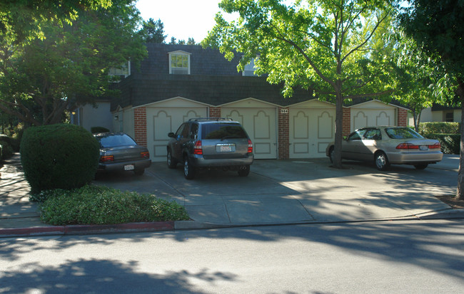 987 Ponderosa Ave in Sunnyvale, CA - Building Photo - Building Photo