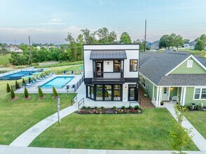 923 NE Hts Ln in Bentonville, AR - Building Photo - Building Photo
