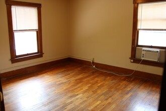 815 N 10th St, Unit Tenth 815 #2 in Manhattan, KS - Building Photo - Building Photo
