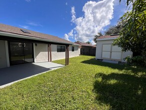 827 Albi Ct in Kissimmee, FL - Foto de edificio - Building Photo