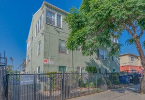 1627 N Normandie Ave in Los Angeles, CA - Building Photo