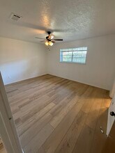 10 Erickson St in Conroe, TX - Foto de edificio - Building Photo