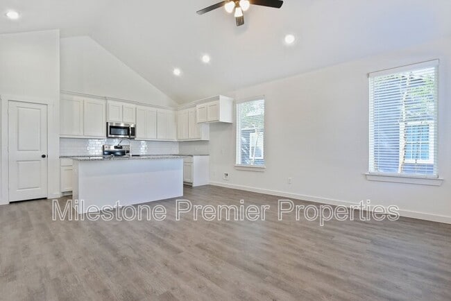 718 W Texas St in Denison, TX - Building Photo - Building Photo