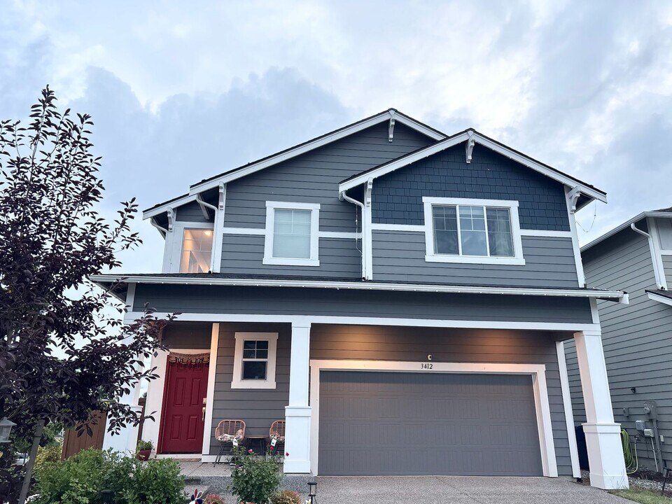 3412 80th Ave NE in Marysville, WA - Foto de edificio