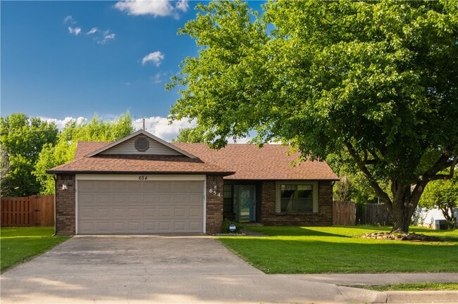 654 Terry Ave in Springdale, AR - Building Photo - Building Photo