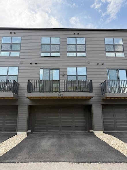 347 Summit Cir in Lombard, IL - Building Photo - Building Photo