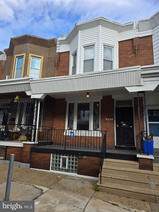 4835 N Lawrence St in Philadelphia, PA - Foto de edificio