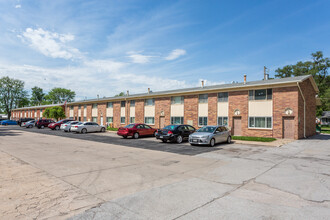 Bellevue Gardens Apartments in Bellevue, NE - Building Photo - Building Photo